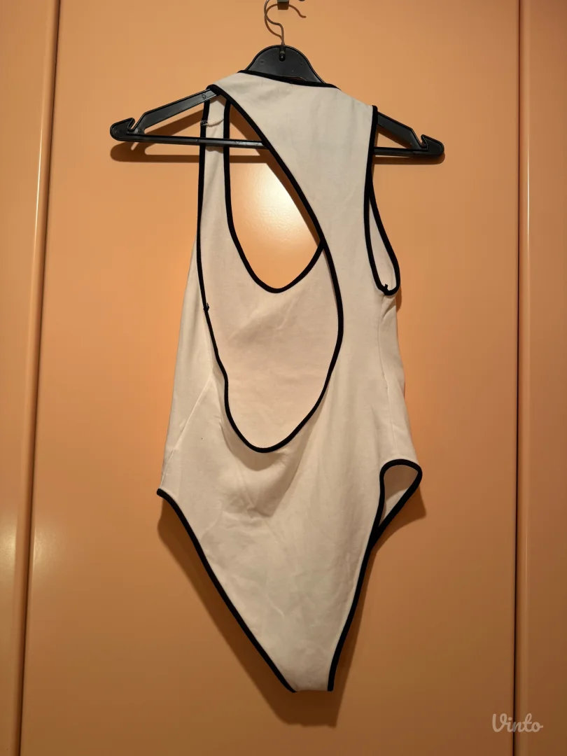 Zara asimetricni bodi
