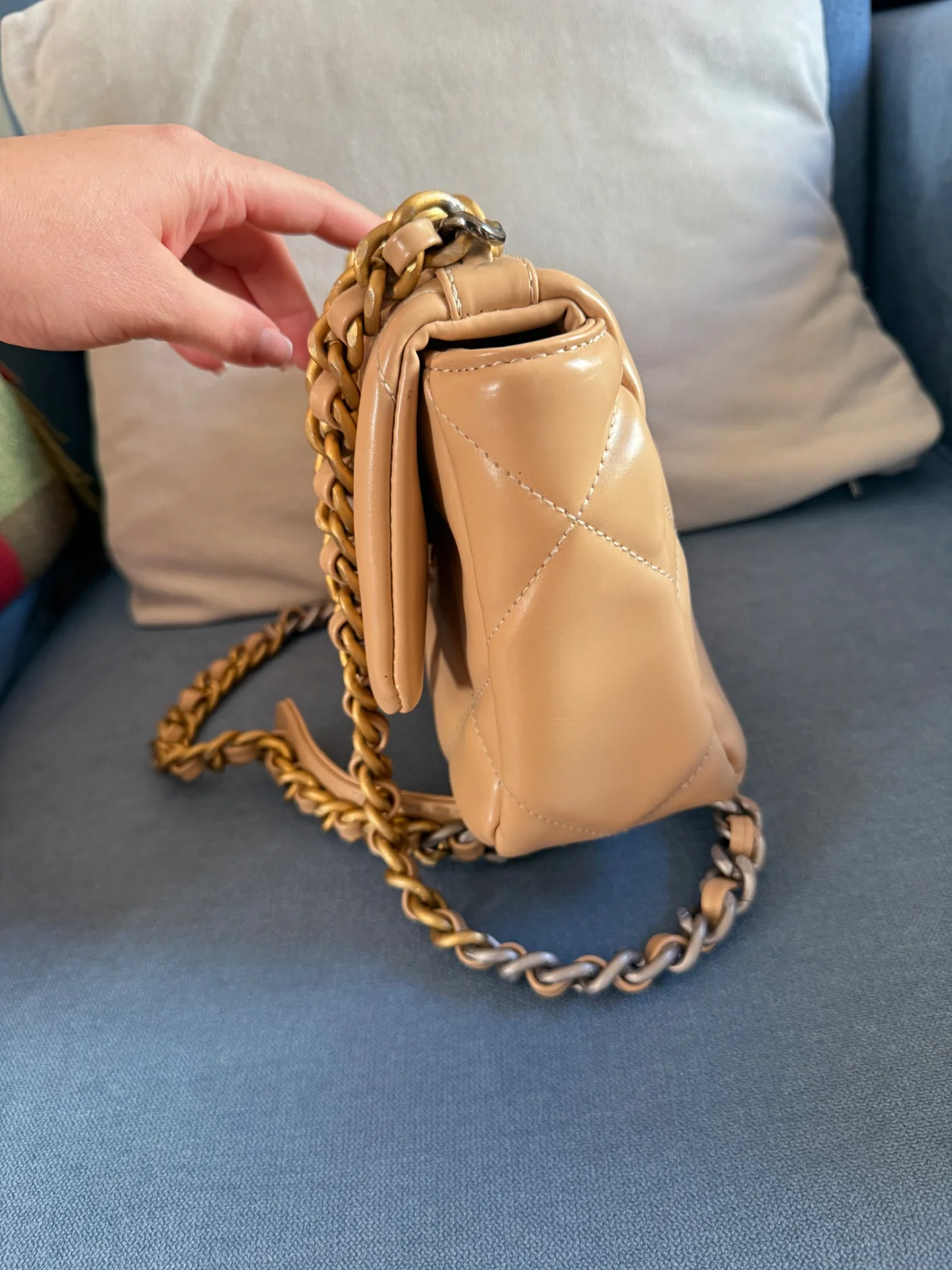 Chanel tasna