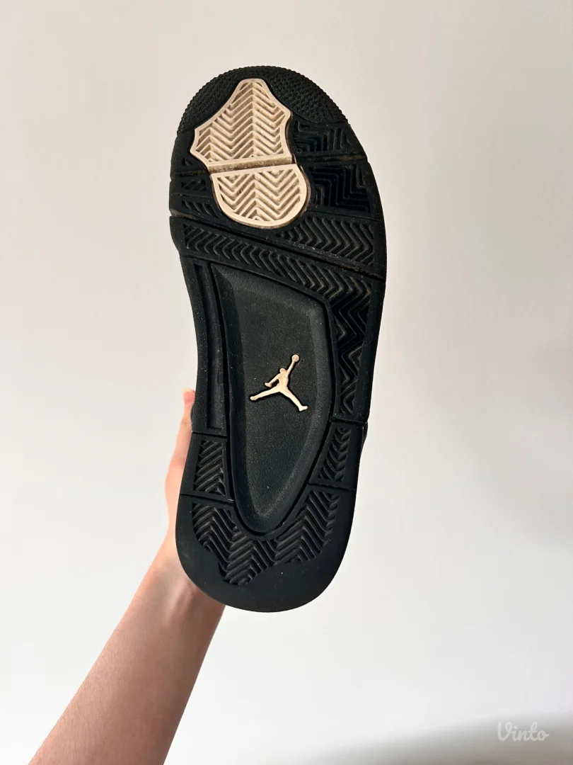 Air Jordan 4 Retro crno-bele patike broj 38.5