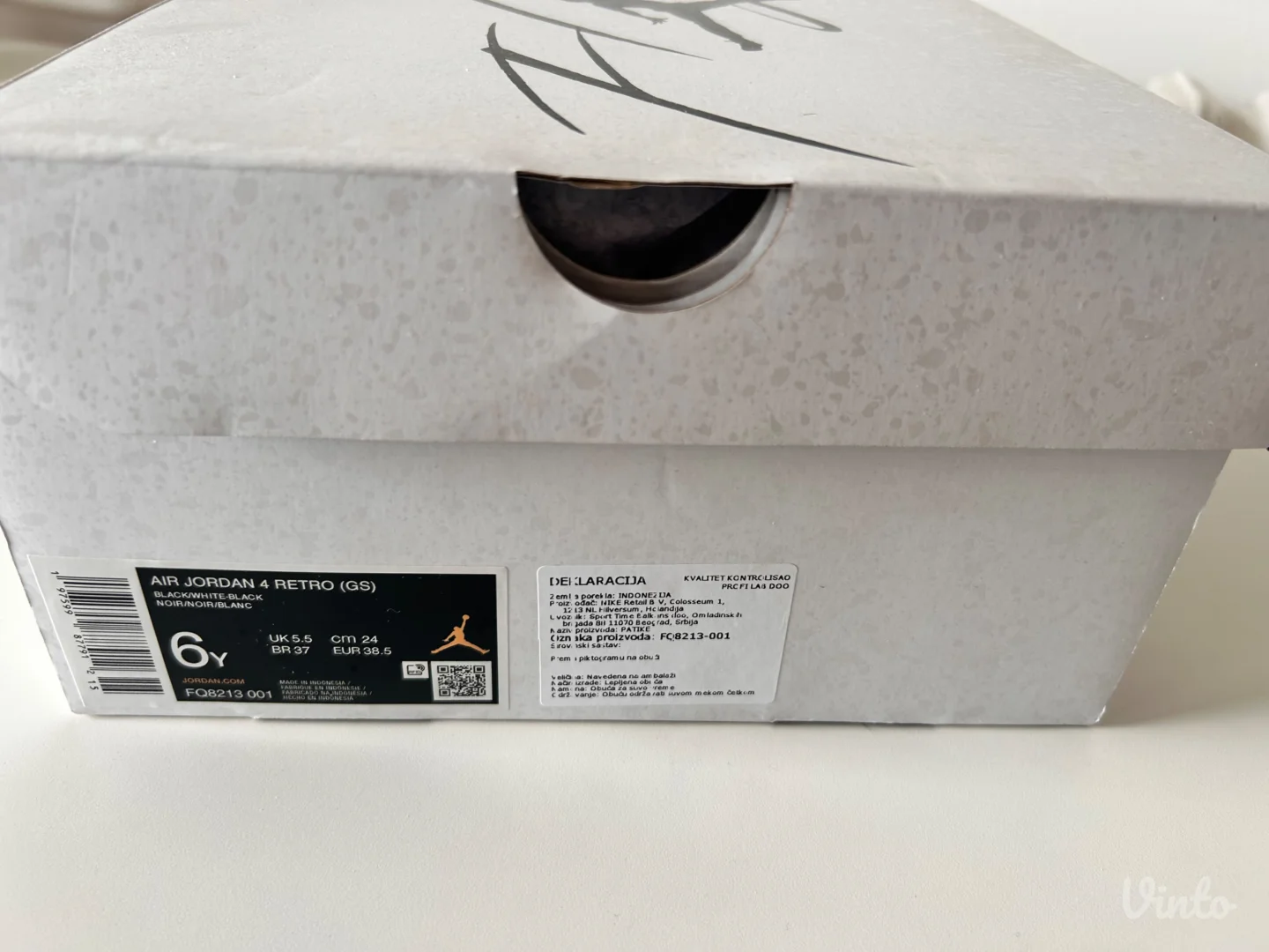 Air Jordan 4 Retro crno-bele patike broj 38.5