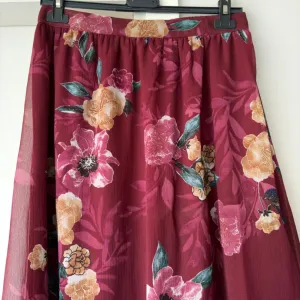 Bordo Lindex cvetna suknja