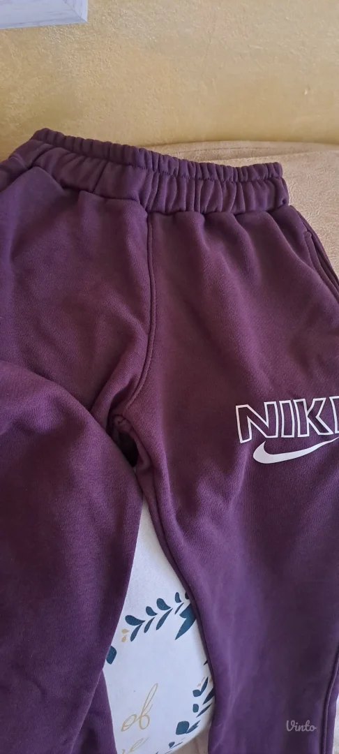 Nike nova decija trenerka