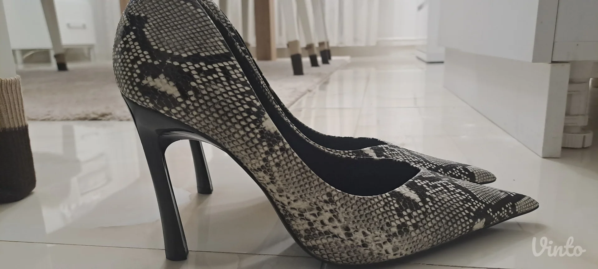 Nove Zara salonke br.42