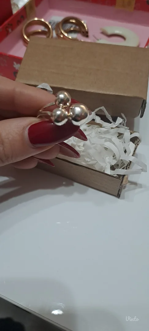 Srebrni prsten sa 3 kugle