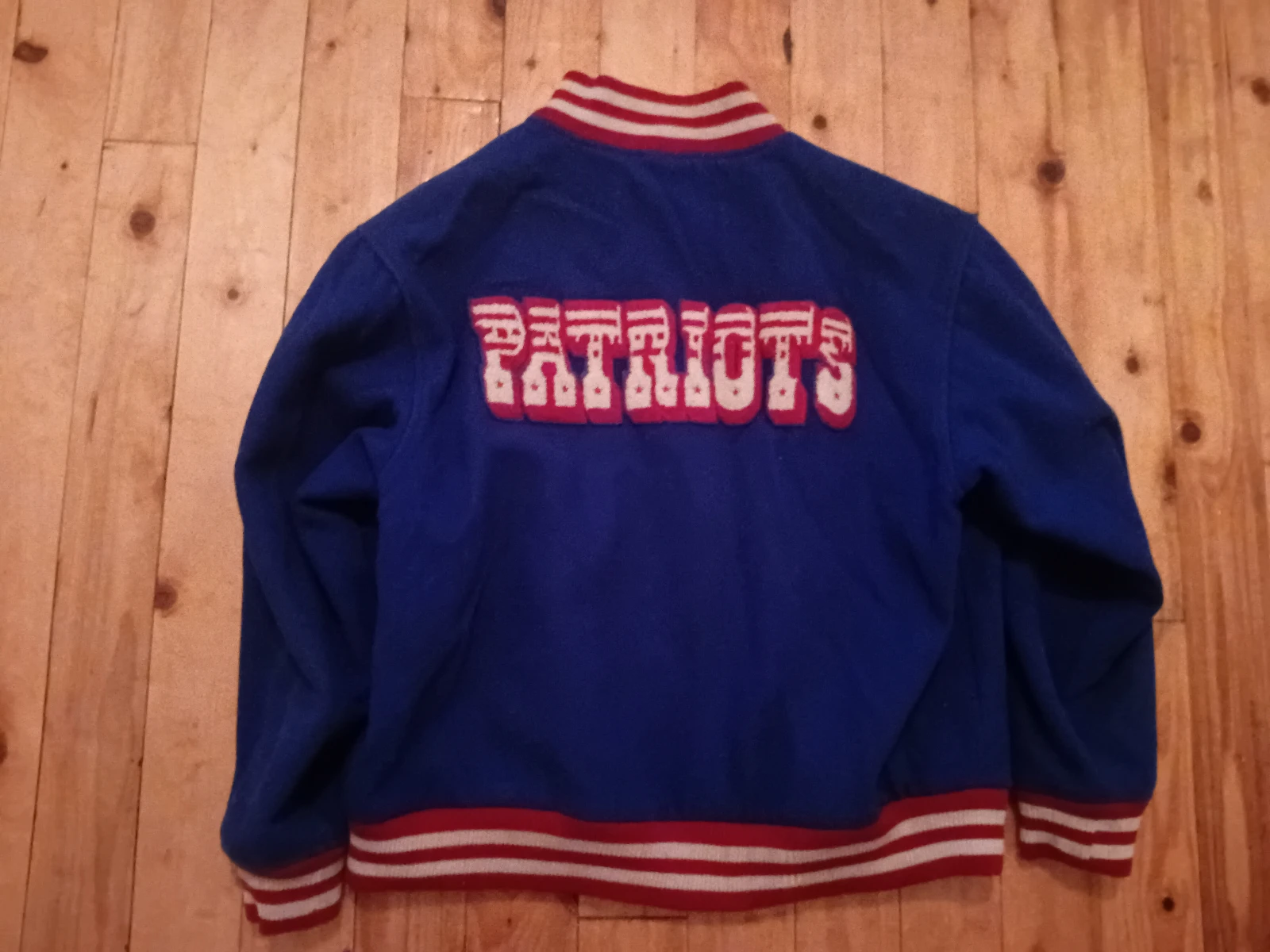 Mitchell & Ness NFL New England Patriots Kožna Koledž Jakna (XL)