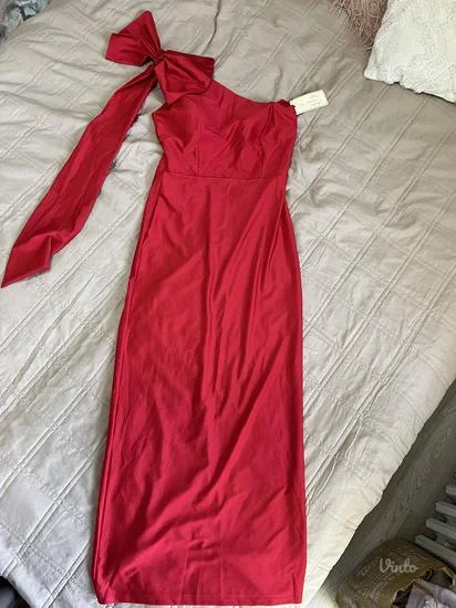elegantna crvena haljina