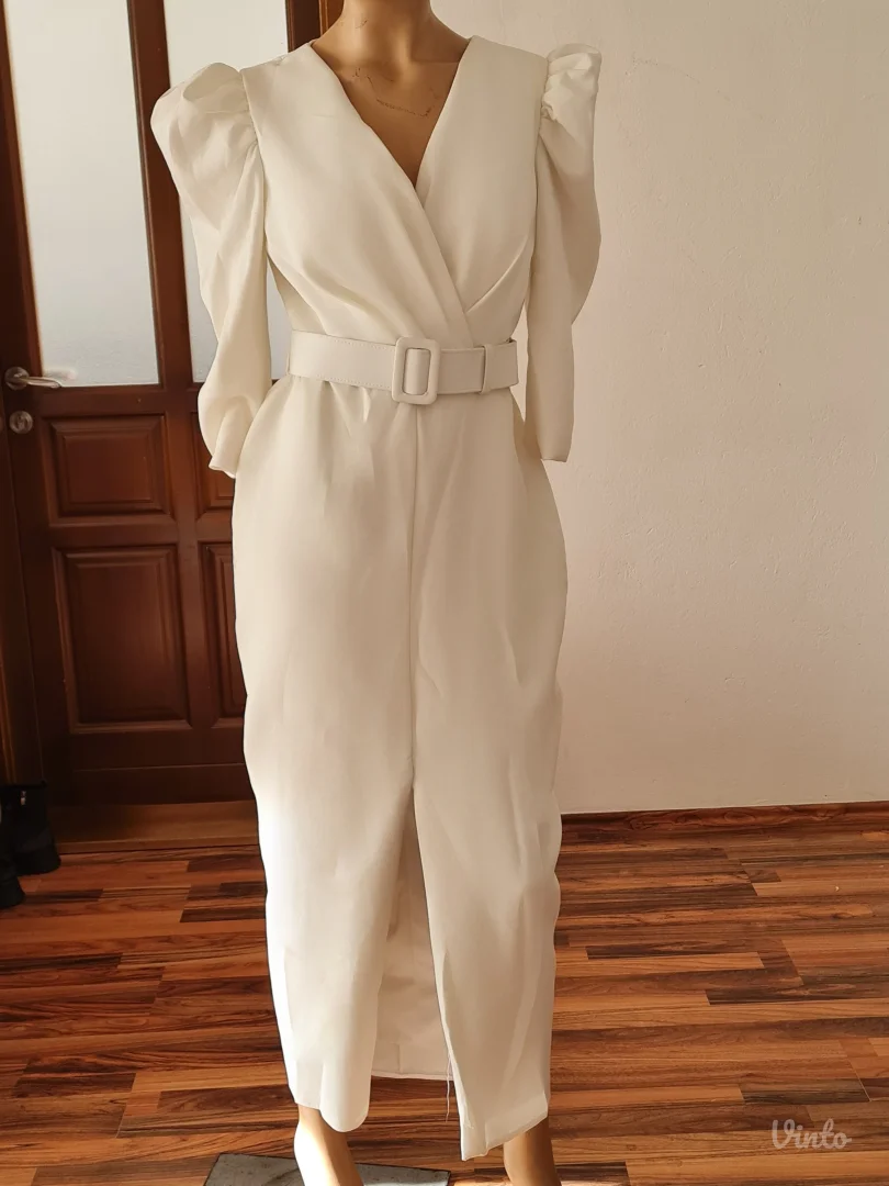 Bela svečana haljina