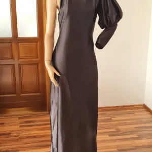 Crna ženska haljina