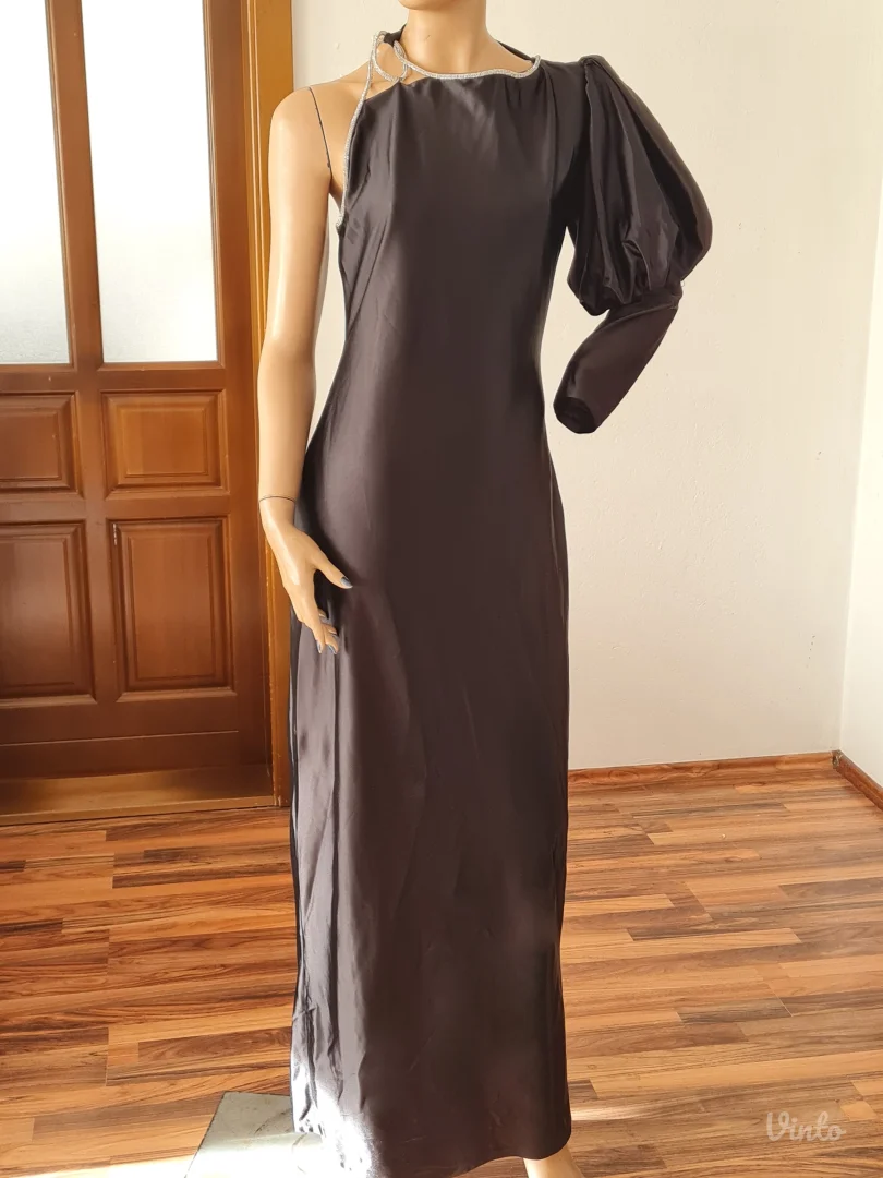 Crna ženska haljina