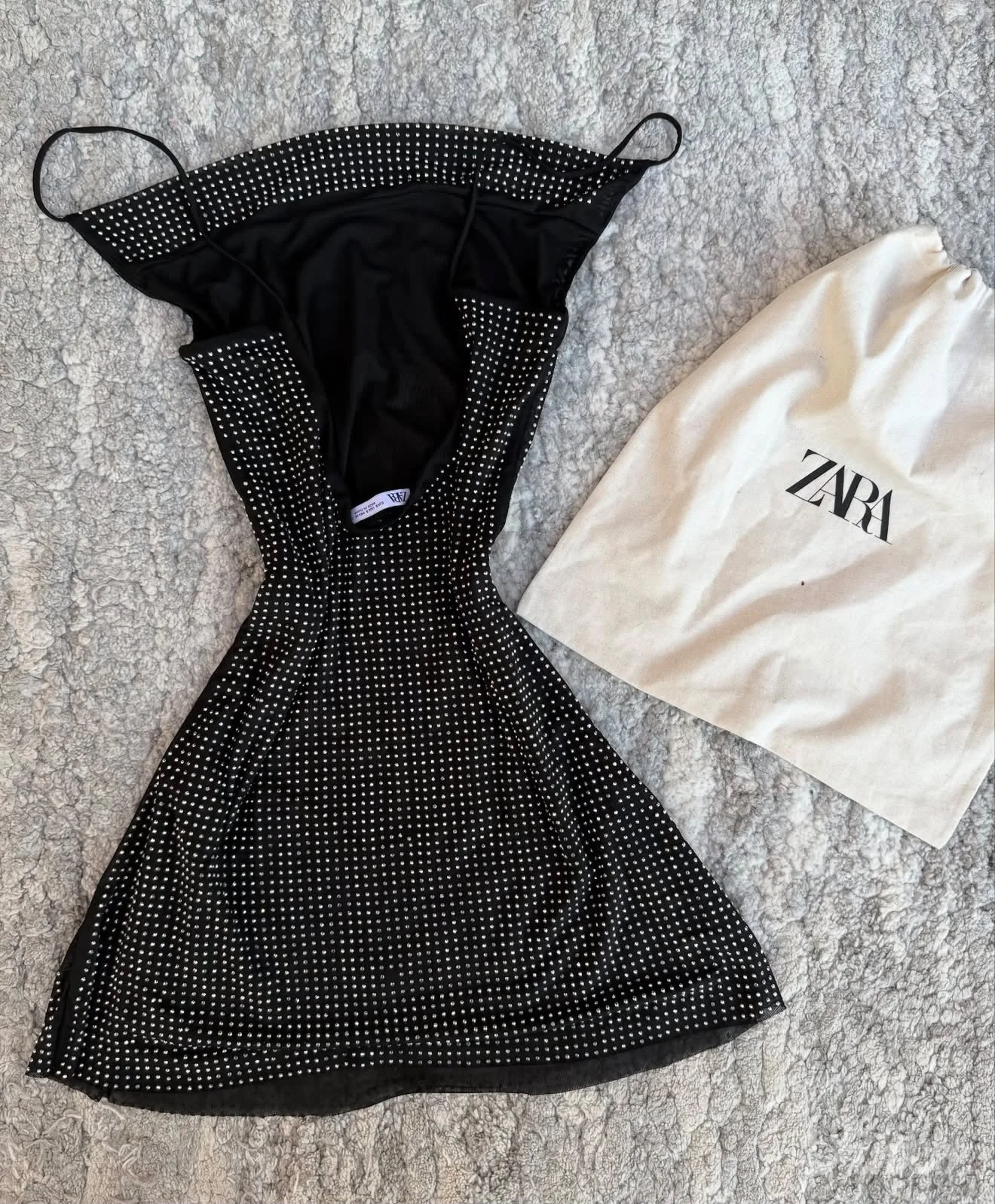 Zara mini haljina sa sljokicama, S velicina