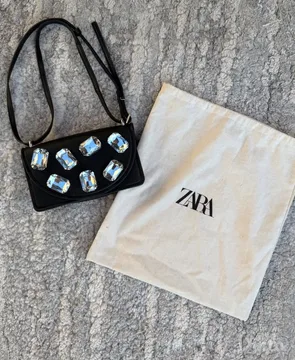Zara mini torbica sa kamenjem