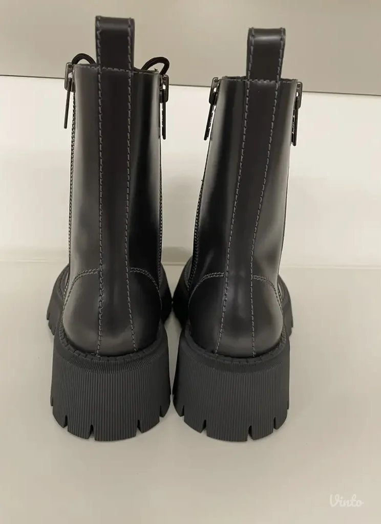 balenciaga cizme