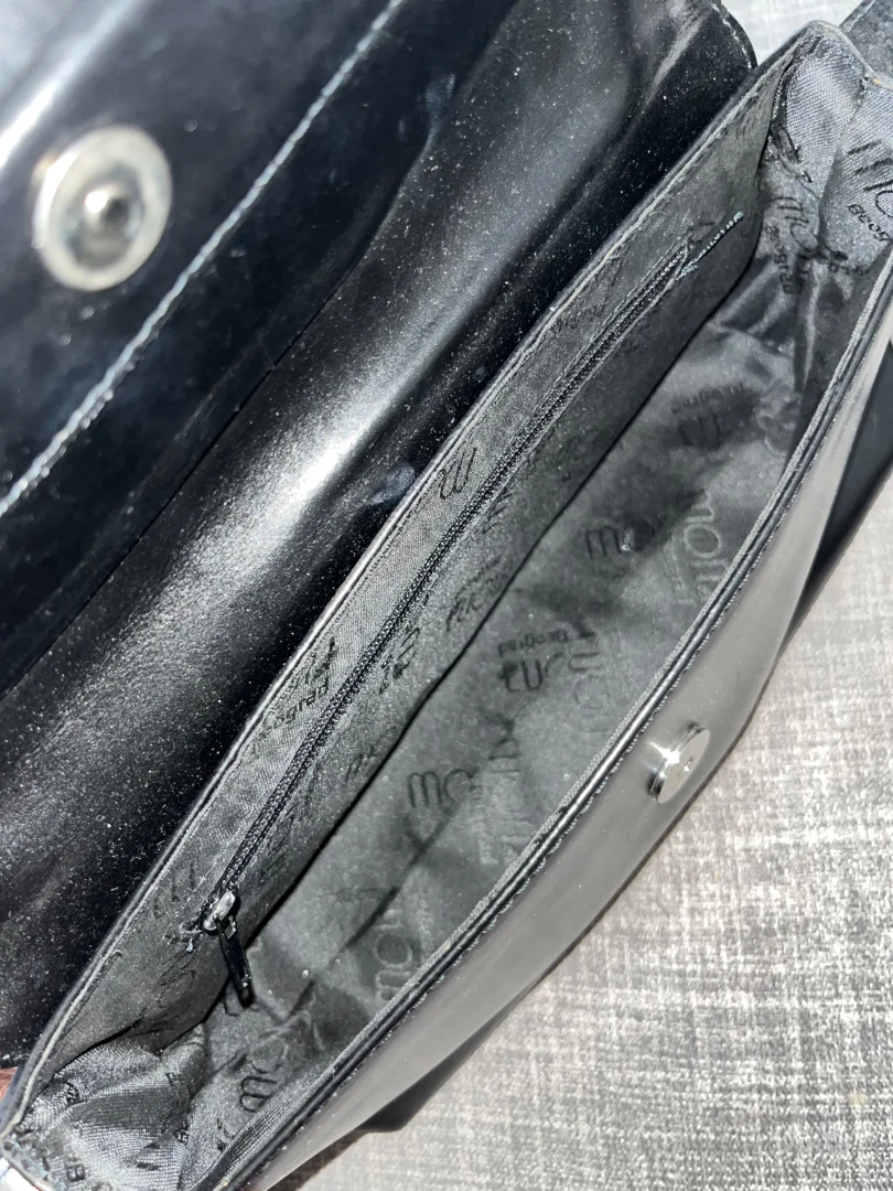 Mona kožna torbica-crna, elegantna