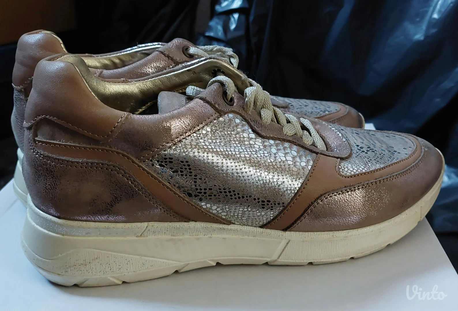 Ženske kožne patike