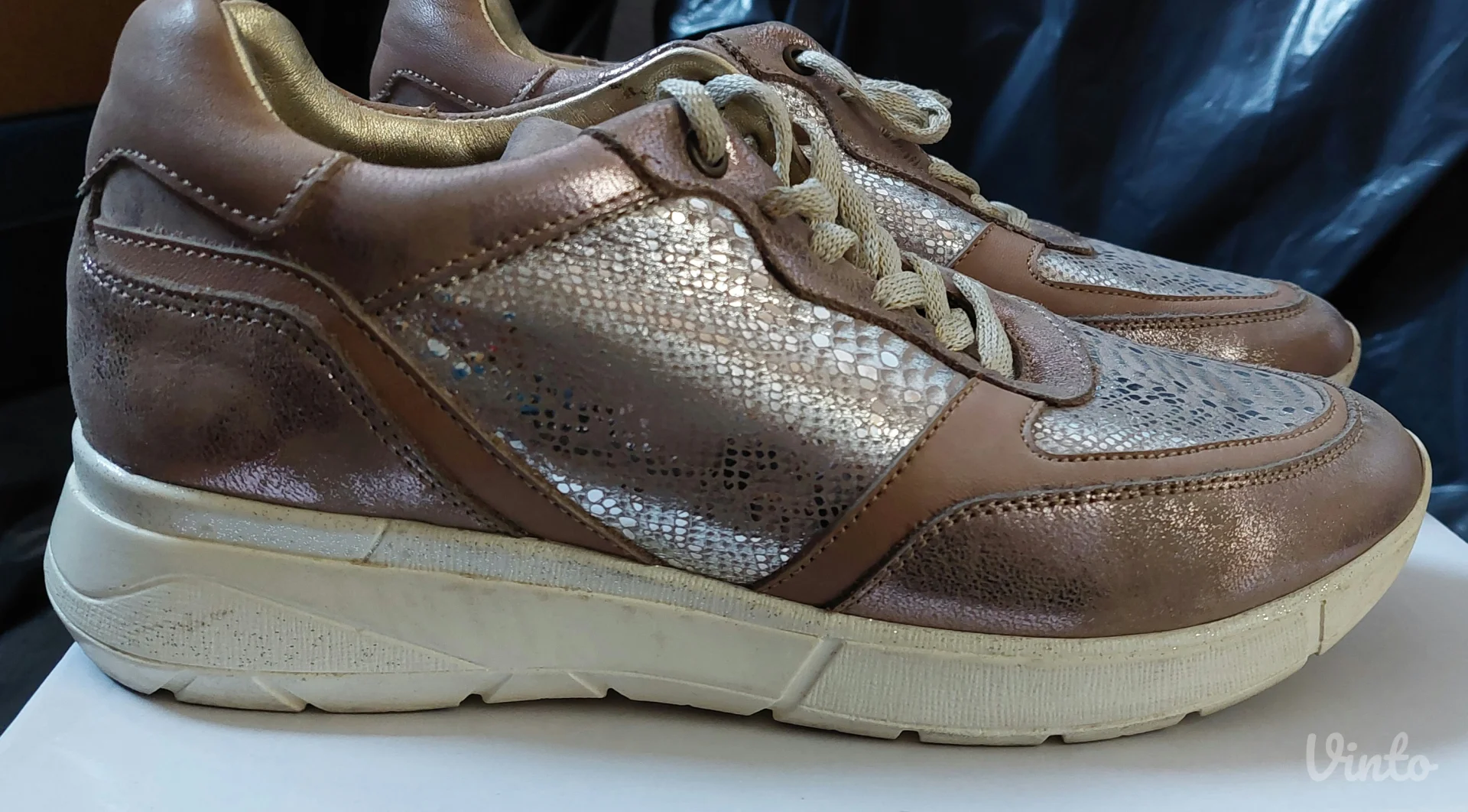 Ženske kožne patike