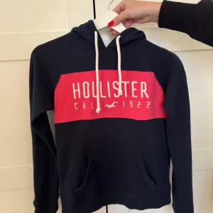 Hollister duks sa kapuljačom