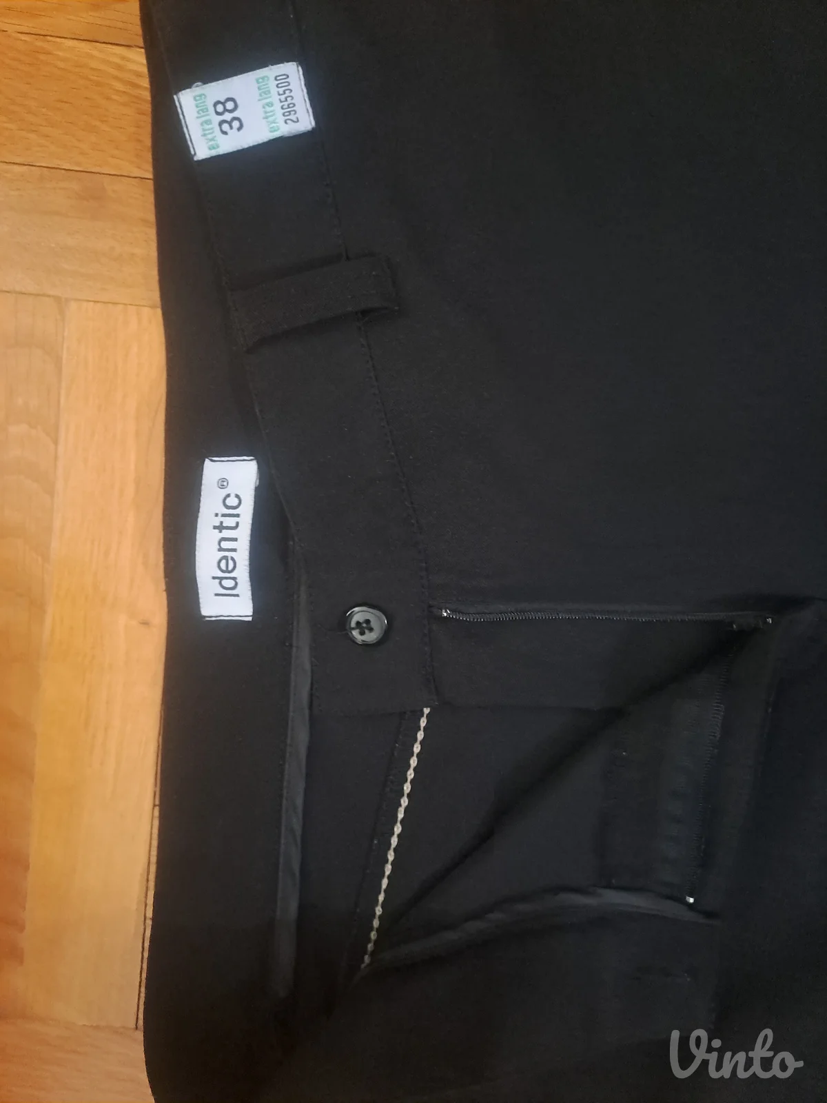 ženske pantalone sa dezenom na zadnjim džepovima