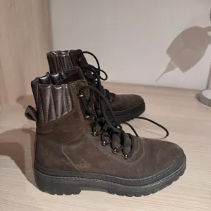 Tommy Hilfiger čizme