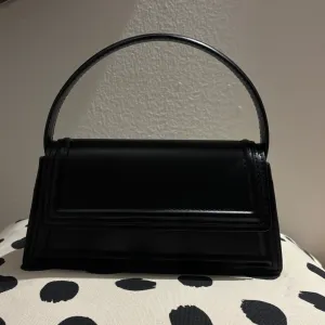 ZARA-crna torbica