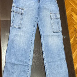 Stradivarijus- zenske farmerke