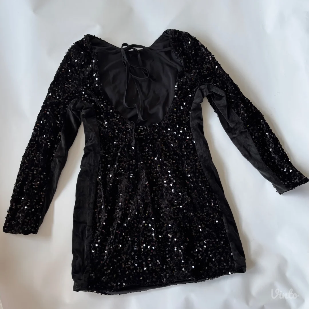 svecana sljokicava haljinica