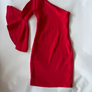 svecana crvena haljina