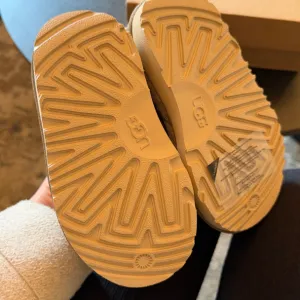 decije ugg tasman II