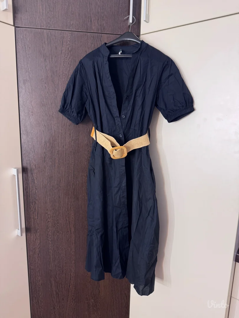 Crna haljina sa kaisem