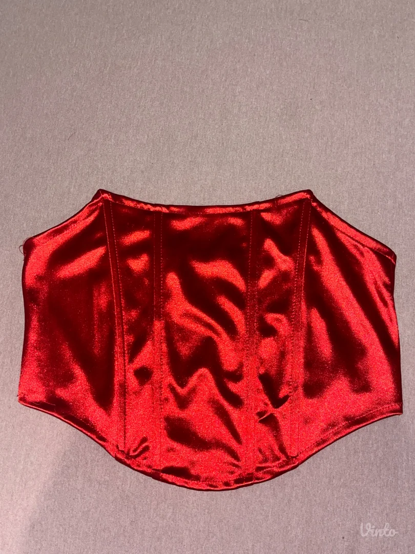 Crveni satenski korset