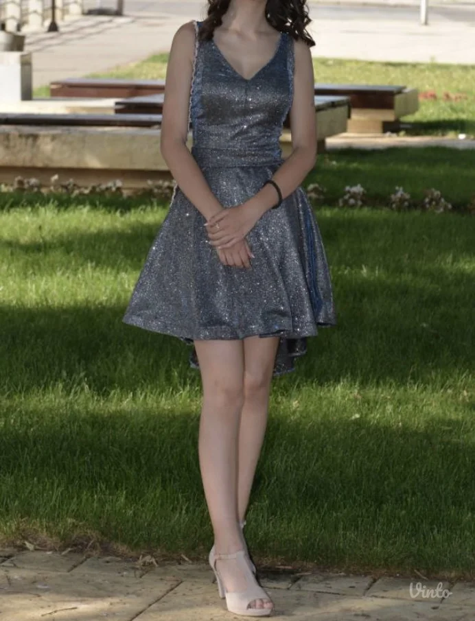 Šljokičava haljina za malu maturu