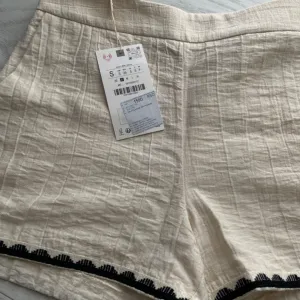 Zara sorc sa etiketom