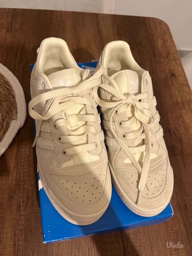 Adidas- svetlo zute patike