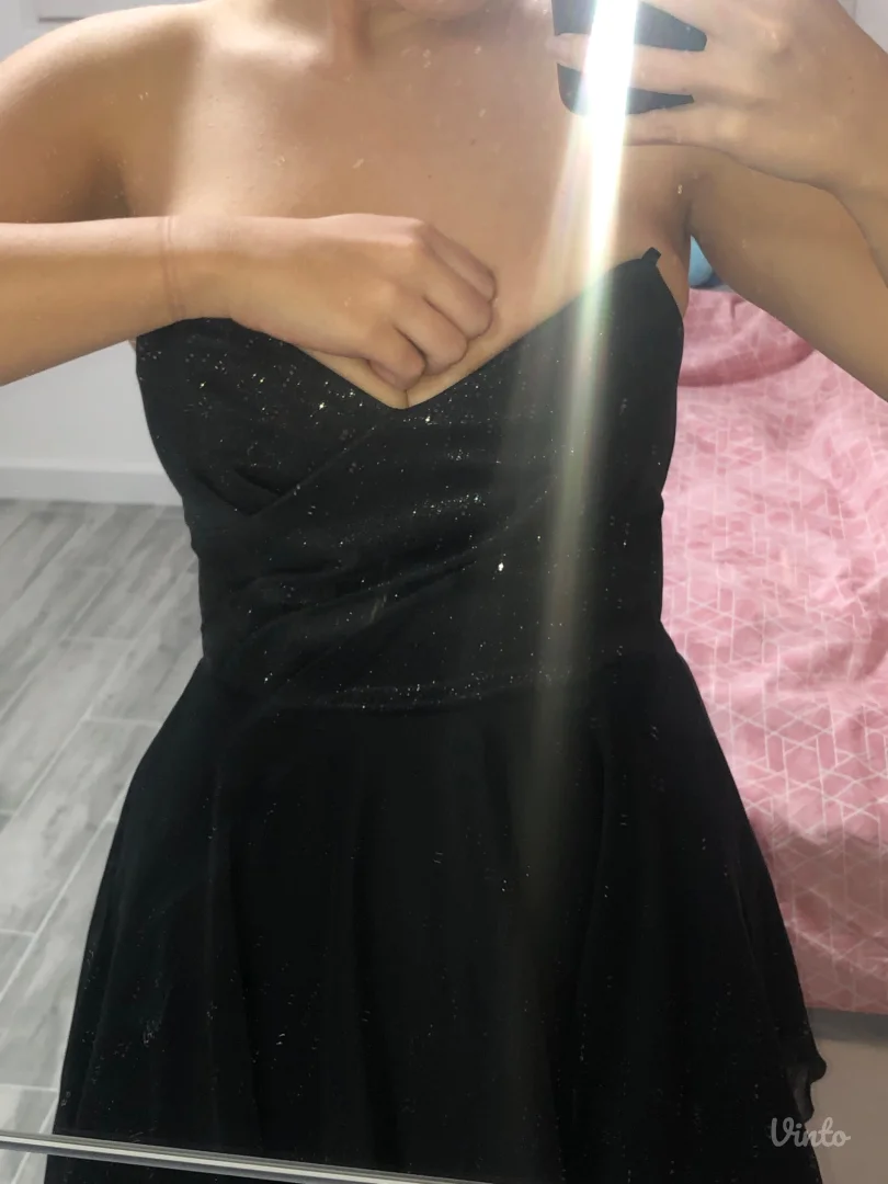 Svecana kratka crna haljina vel. 38