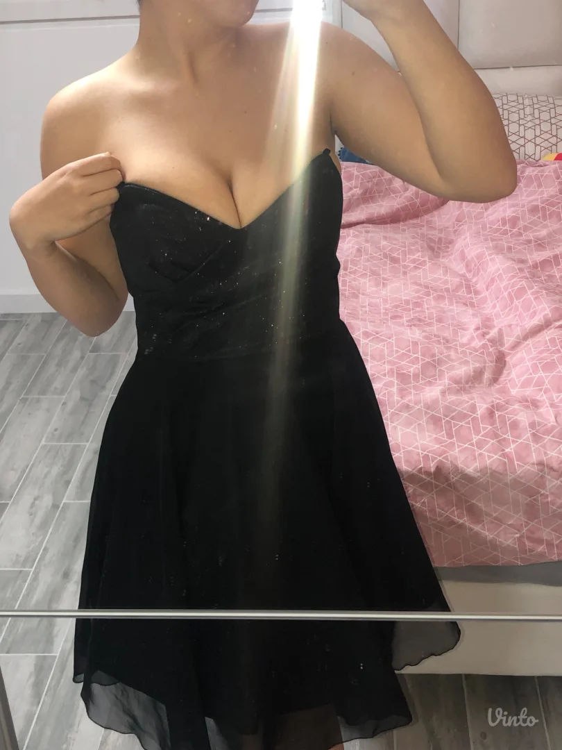 Svecana kratka crna haljina vel. 38