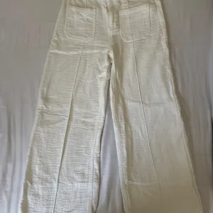 Zara-bele pantalone