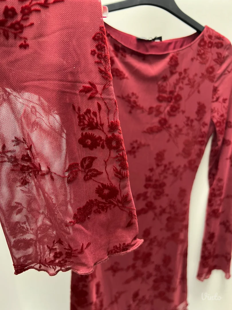 Bordo crvena haljina