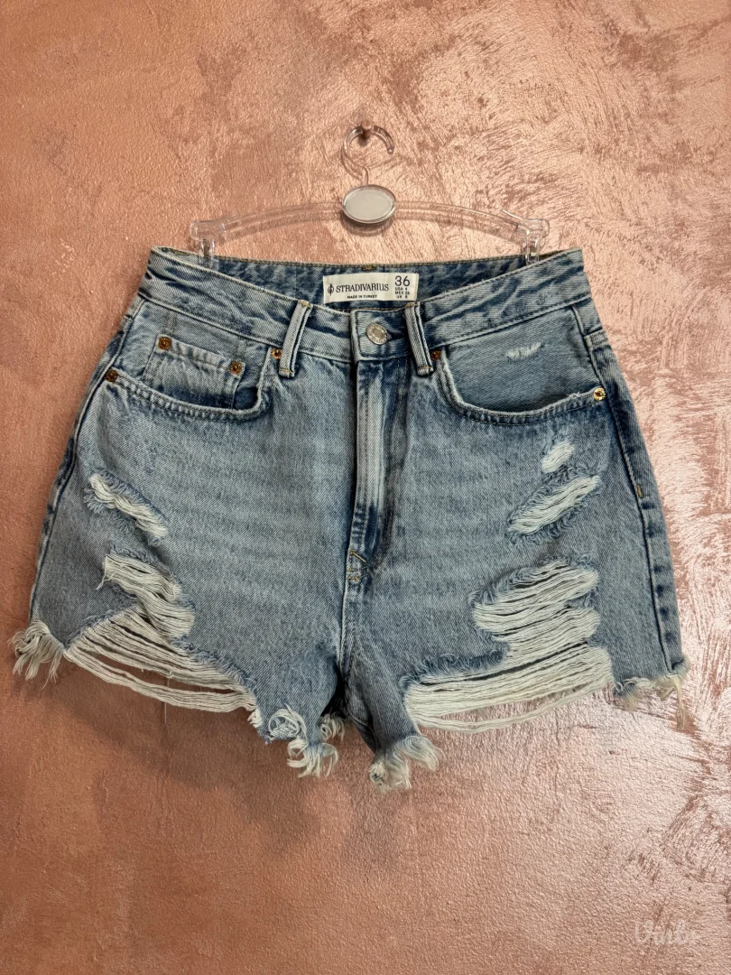 Stradivarius šorts - NOVO