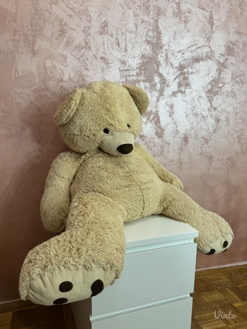 Veliki plišani meda