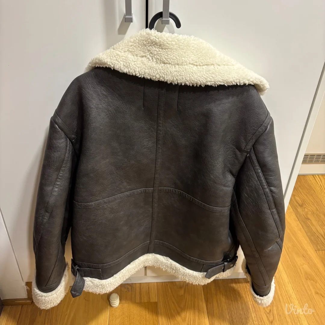 Bershka jakna sa krznom