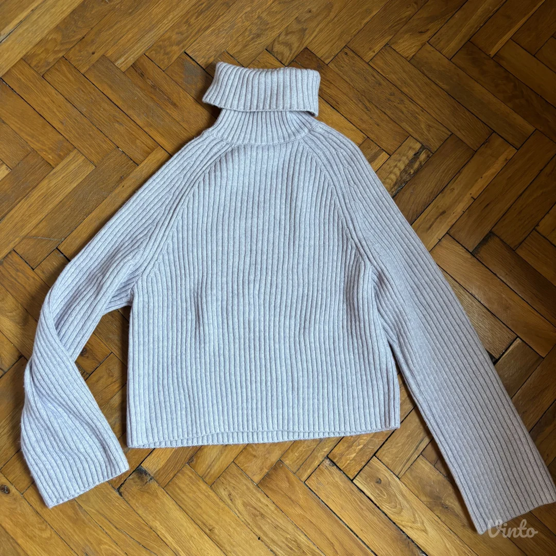 H&M lila džemper rolka