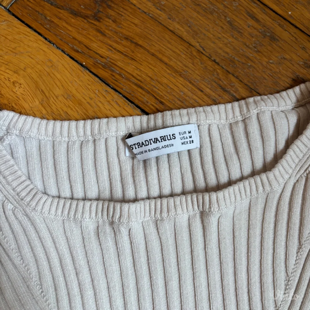 Stradivarius rebrasta majica