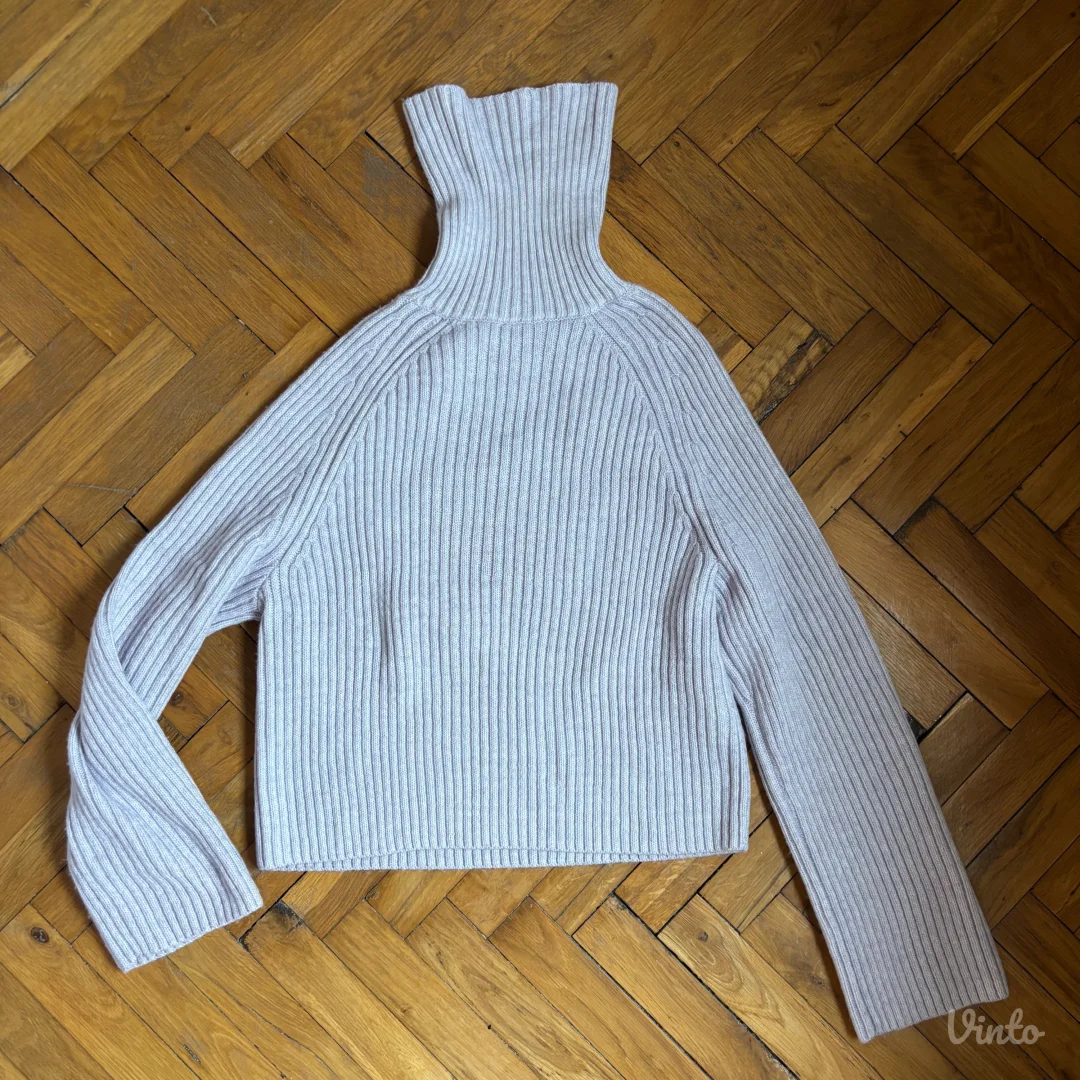 H&M lila džemper rolka