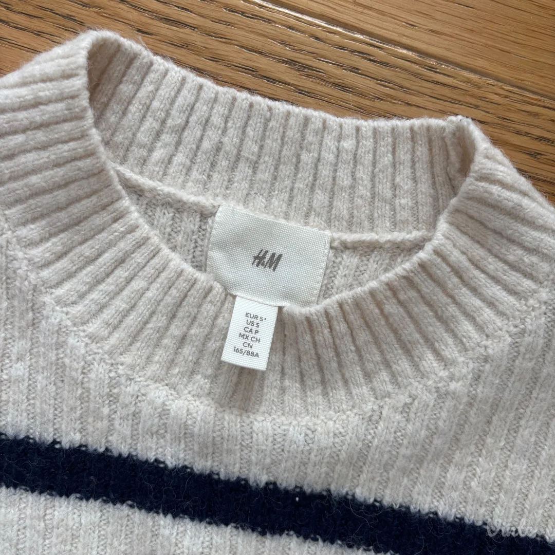 H&M prugasti džemper