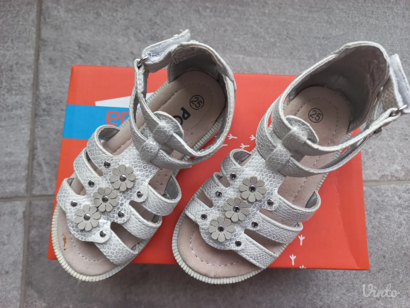 Pollino decije sandale srebrne,dva para, vel. 24 i 25