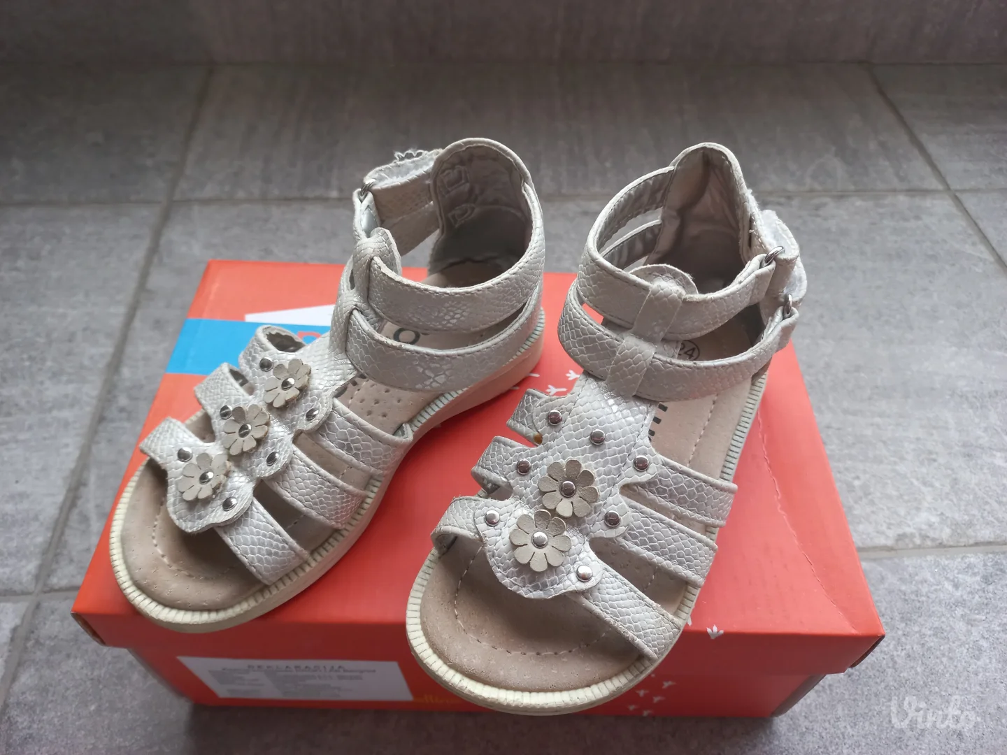 Pollino decije sandale srebrne,dva para, vel. 24 i 25