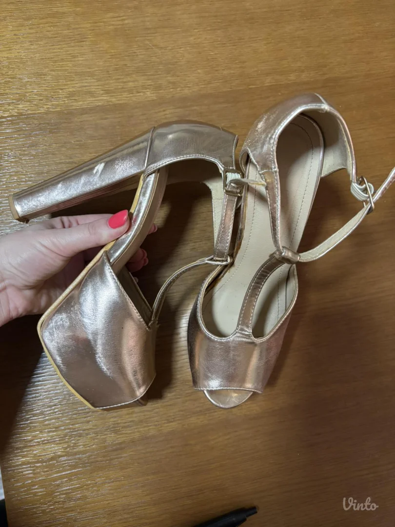 Sandale sa platformom