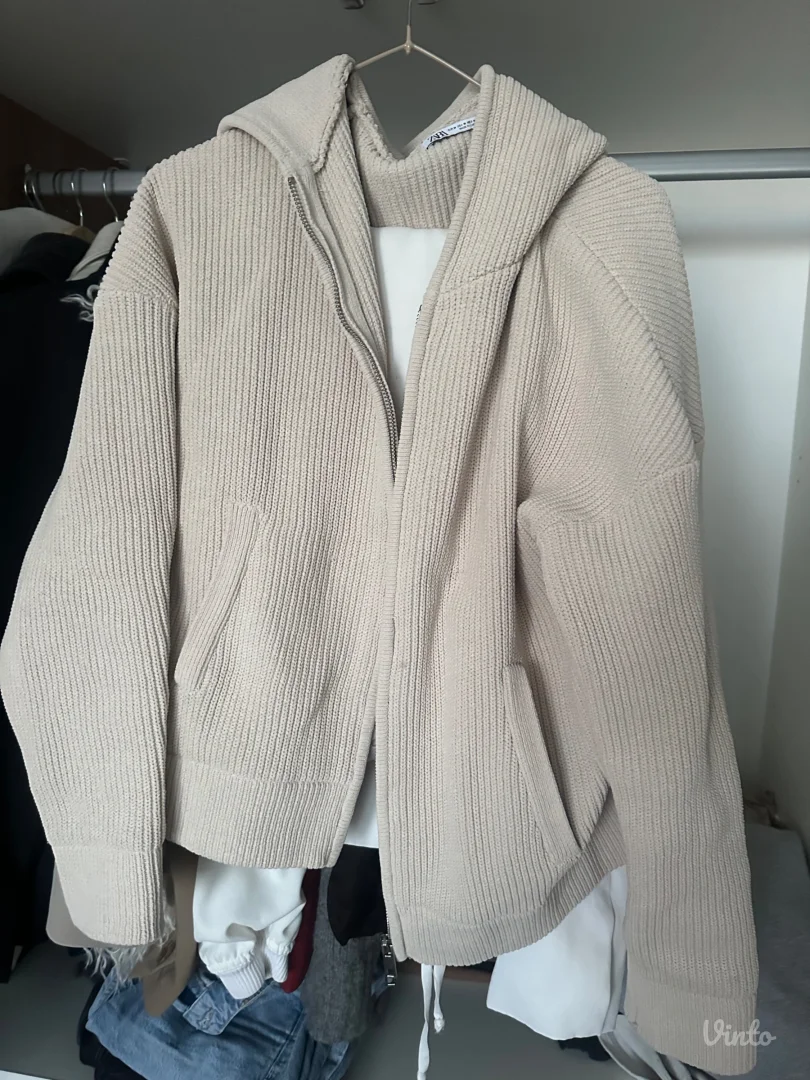 Zara jakne i duksevi