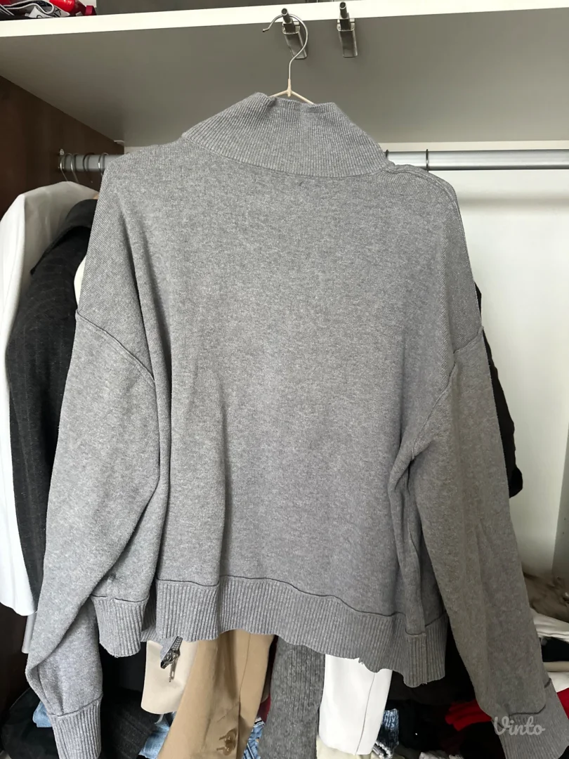 Zara jakne i duksevi