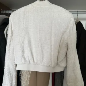 Zara jakne i duksevi