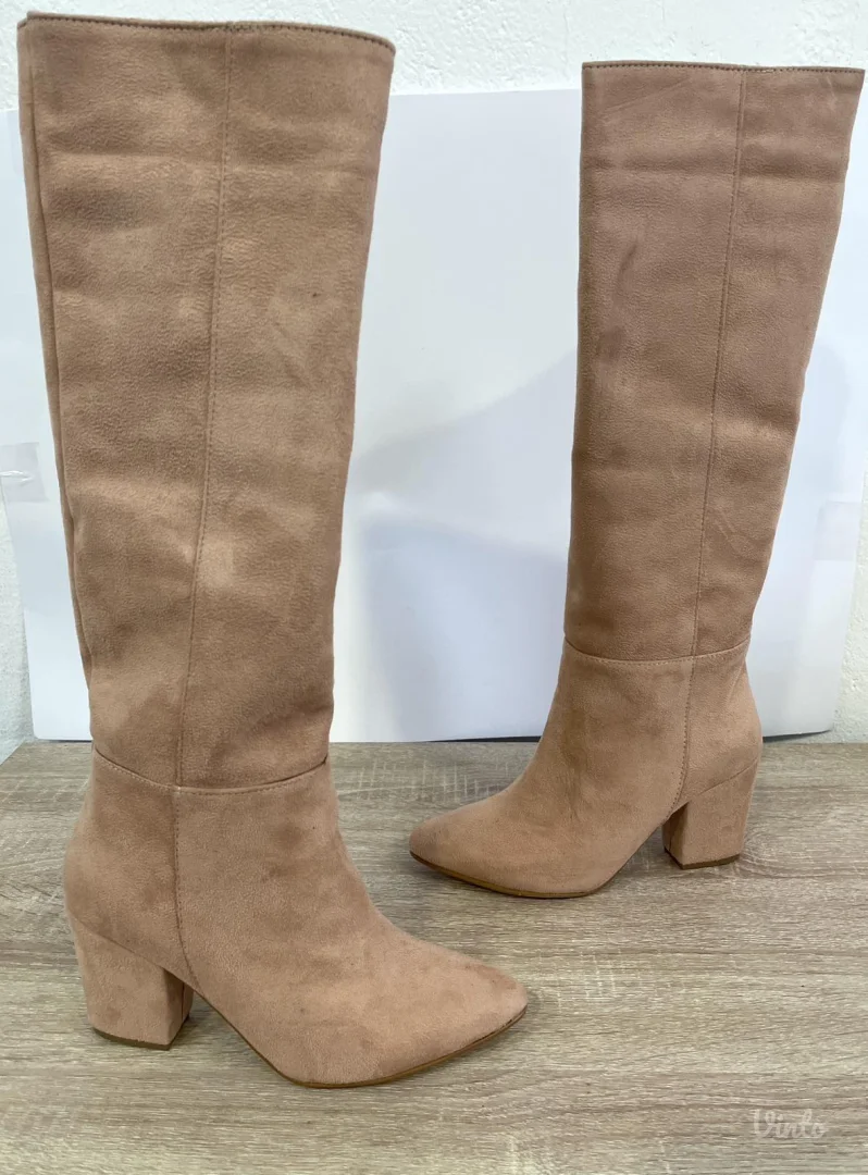 67 - Nove ženske čizme